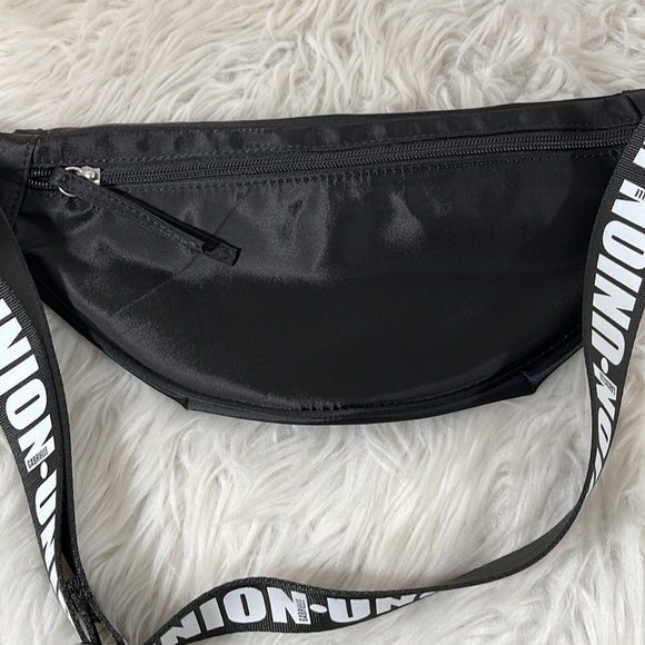 NEW YORK & COMPANY GABRIELLE UNION FANNY PACK BLACK & WHITE NEW - Picture 6 of 8